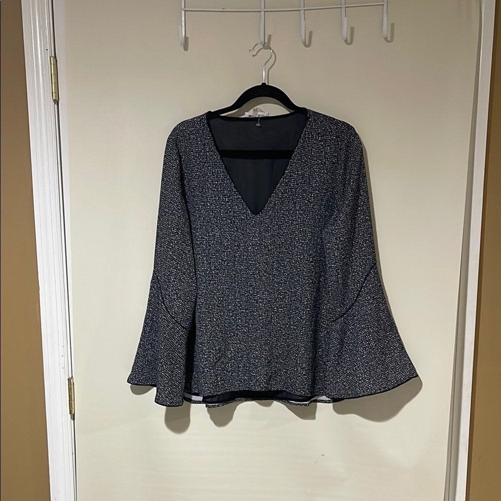 NWOT Calvin Klein Women V Neck, Bell Sleeve Blouse Relaxed Fit Size Medium
